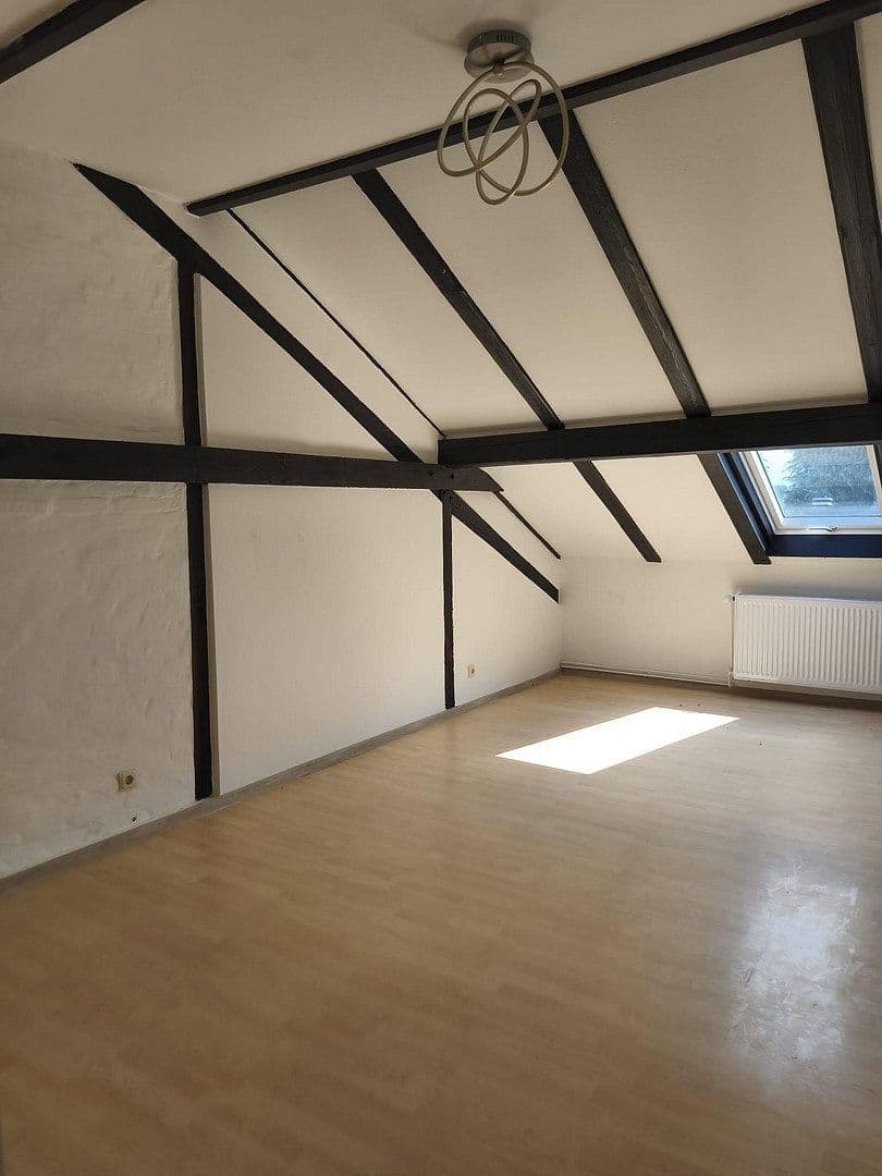 Prenájom bytu 4-izbový 98 m², Henschelstrasse 3, Wilhelmshaven, Dolné Sasko Prenájom bytu 4-izbový 98 m², Henschelstrasse 3, Wilhelmshaven, Dolné Sasko