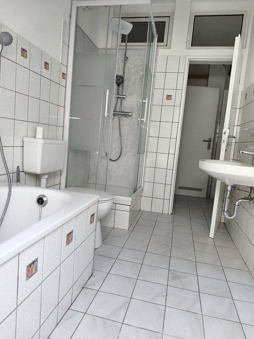 Prenájom bytu 4-izbový 98 m², Henschelstrasse 3, Wilhelmshaven, Dolné Sasko Prenájom bytu 4-izbový 98 m², Henschelstrasse 3, Wilhelmshaven, Dolné Sasko
