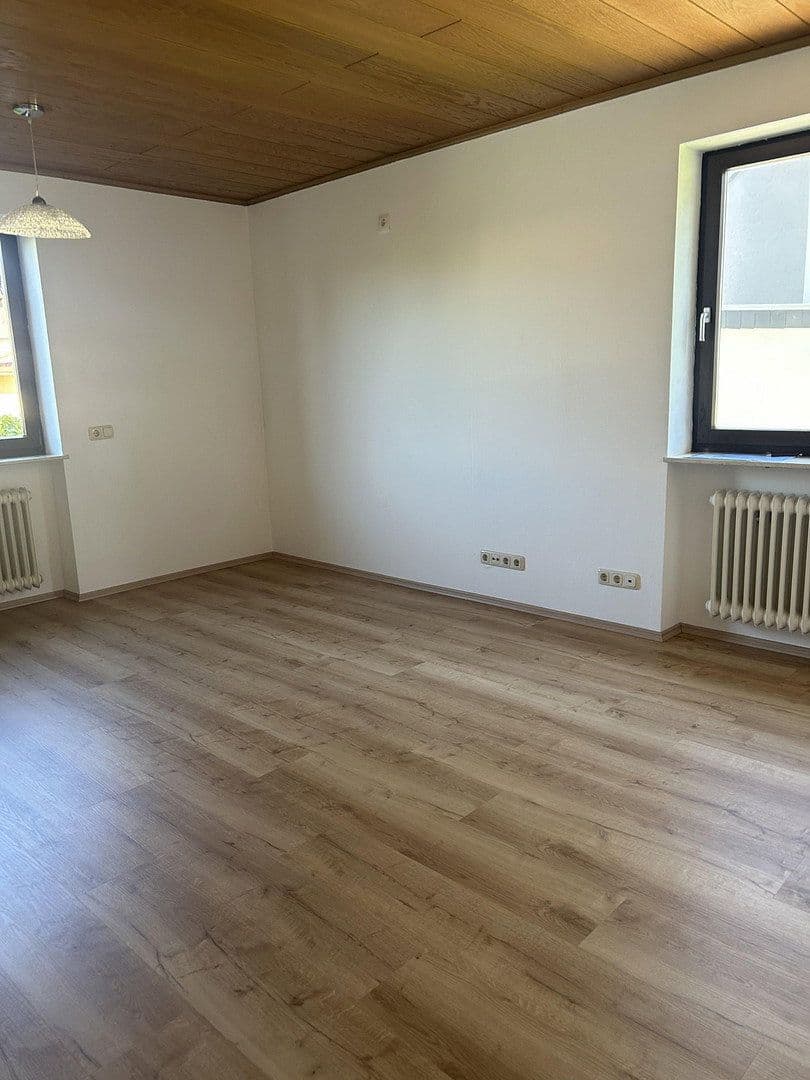 Prenájom bytu 4-izbový 115 m², Bischberg, Bavorsko Prenájom bytu 4-izbový 115 m², Bischberg, Bavorsko