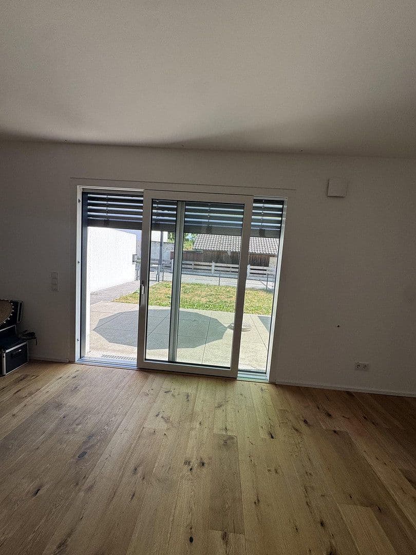 Prenájom domu 160 m², pozemok 240 m², Mallersdorf-Pfaffenberg, Bavorsko Prenájom domu 160 m², pozemok 240 m², Mallersdorf-Pfaffenberg, Bavorsko