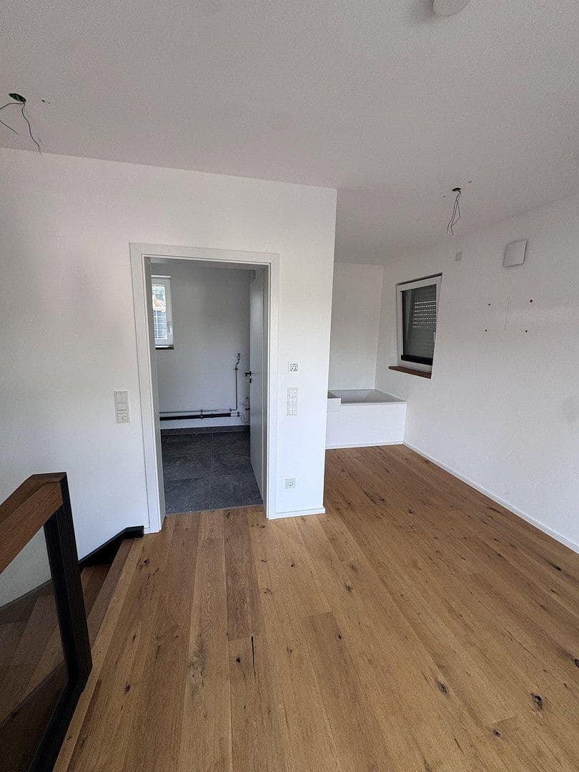 Prenájom domu 160 m², pozemok 240 m², Mallersdorf-Pfaffenberg, Bavorsko Prenájom domu 160 m², pozemok 240 m², Mallersdorf-Pfaffenberg, Bavorsko
