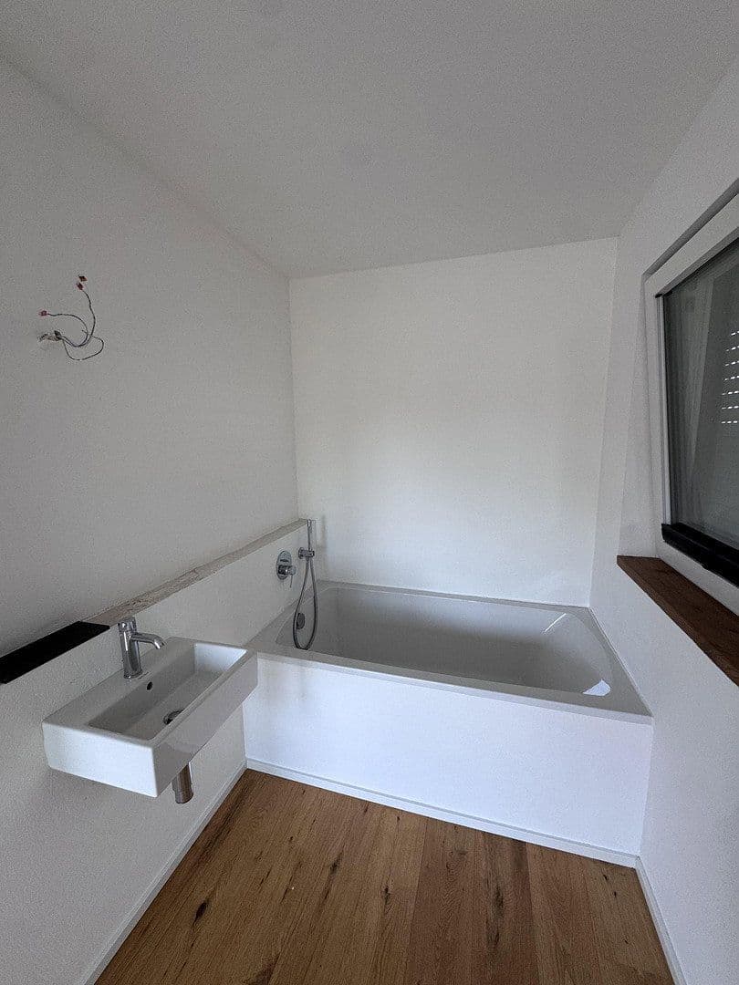 Prenájom domu 160 m², pozemok 240 m², Mallersdorf-Pfaffenberg, Bavorsko Prenájom domu 160 m², pozemok 240 m², Mallersdorf-Pfaffenberg, Bavorsko