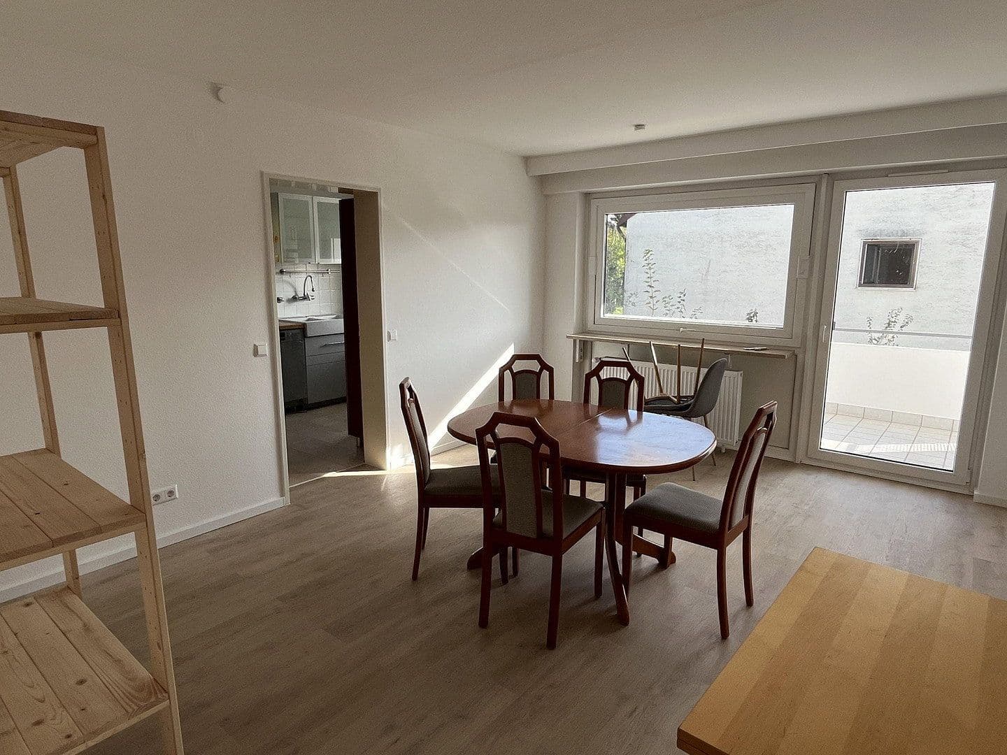 Prenájom bytu 4-izbový 125 m², Nürtingen, Bádensko-Wurttembersko Prenájom bytu 4-izbový 125 m², Nürtingen, Bádensko-Wurttembersko