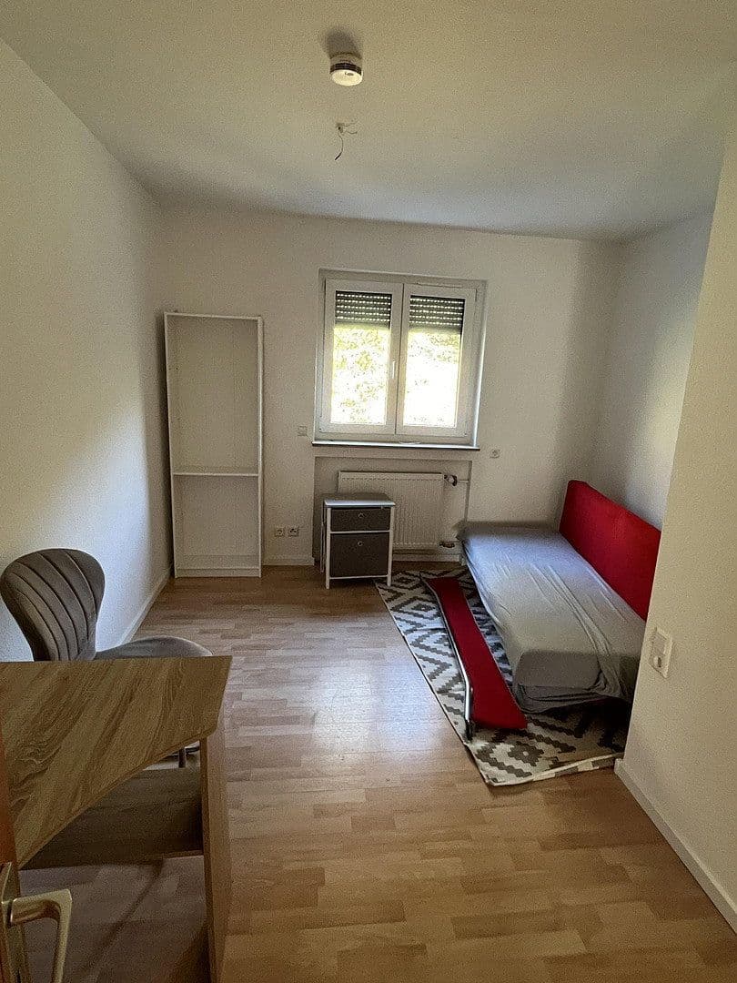 Prenájom bytu 4-izbový 125 m², Nürtingen, Bádensko-Wurttembersko Prenájom bytu 4-izbový 125 m², Nürtingen, Bádensko-Wurttembersko