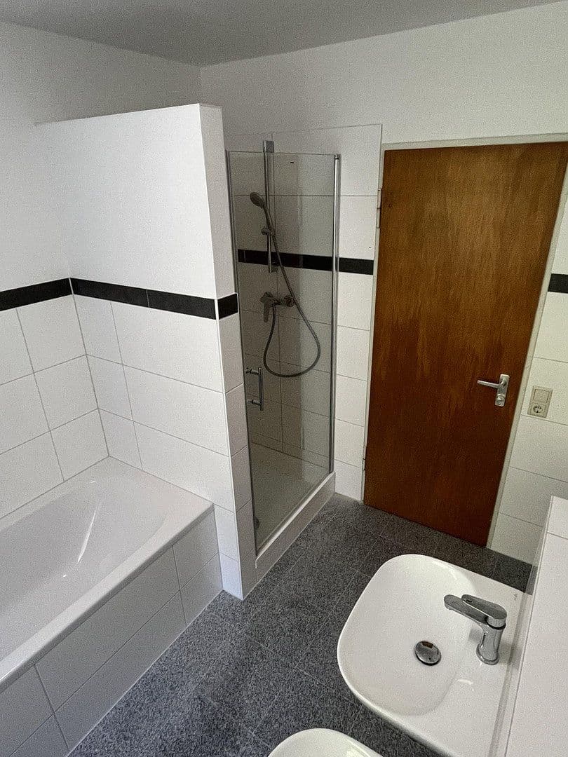 Prenájom bytu 4-izbový 125 m², Nürtingen, Bádensko-Wurttembersko Prenájom bytu 4-izbový 125 m², Nürtingen, Bádensko-Wurttembersko