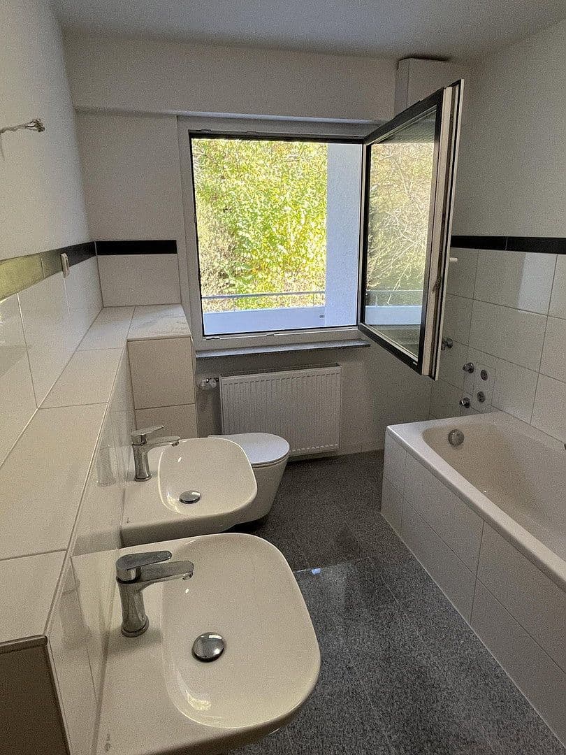 Prenájom bytu 4-izbový 125 m², Nürtingen, Bádensko-Wurttembersko Prenájom bytu 4-izbový 125 m², Nürtingen, Bádensko-Wurttembersko