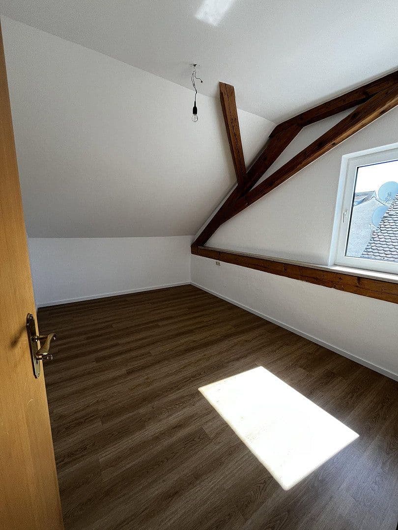 Prenájom bytu 4-izbový 115 m², Kelheim, Bavorsko Prenájom bytu 4-izbový 115 m², Kelheim, Bavorsko