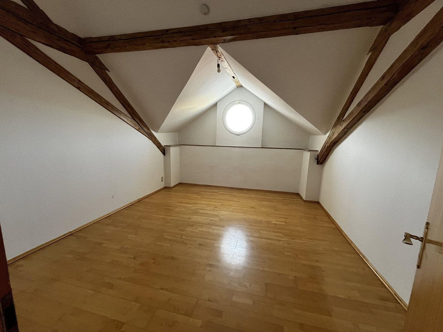 Prenájom bytu 4-izbový 115 m², Kelheim, Bavorsko Prenájom bytu 4-izbový 115 m², Kelheim, Bavorsko