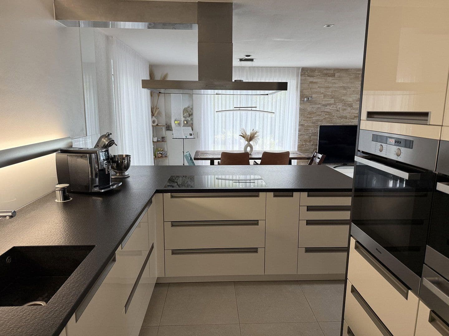 Predaj domu 155 m², pozemok 515 m², Schwendi, Bádensko-Wurttembersko Predaj domu 155 m², pozemok 515 m², Schwendi, Bádensko-Wurttembersko