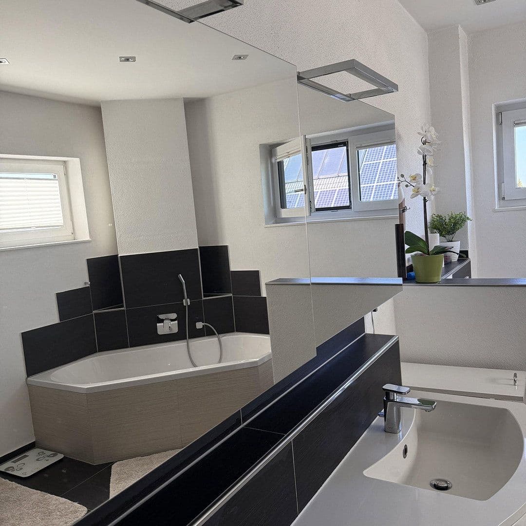 Predaj domu 155 m², pozemok 515 m², Schwendi, Bádensko-Wurttembersko Predaj domu 155 m², pozemok 515 m², Schwendi, Bádensko-Wurttembersko