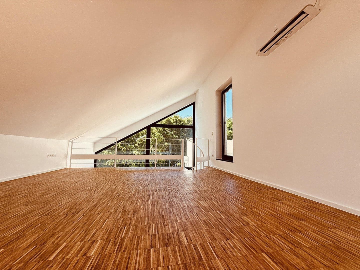Prenájom bytu 2-izbový 92 m², Arndtstraße 32-34, Köln, Severné Porýnie - Westfálsko Prenájom bytu 2-izbový 92 m², Arndtstraße 32-34, Köln, Severné Porýnie - Westfálsko