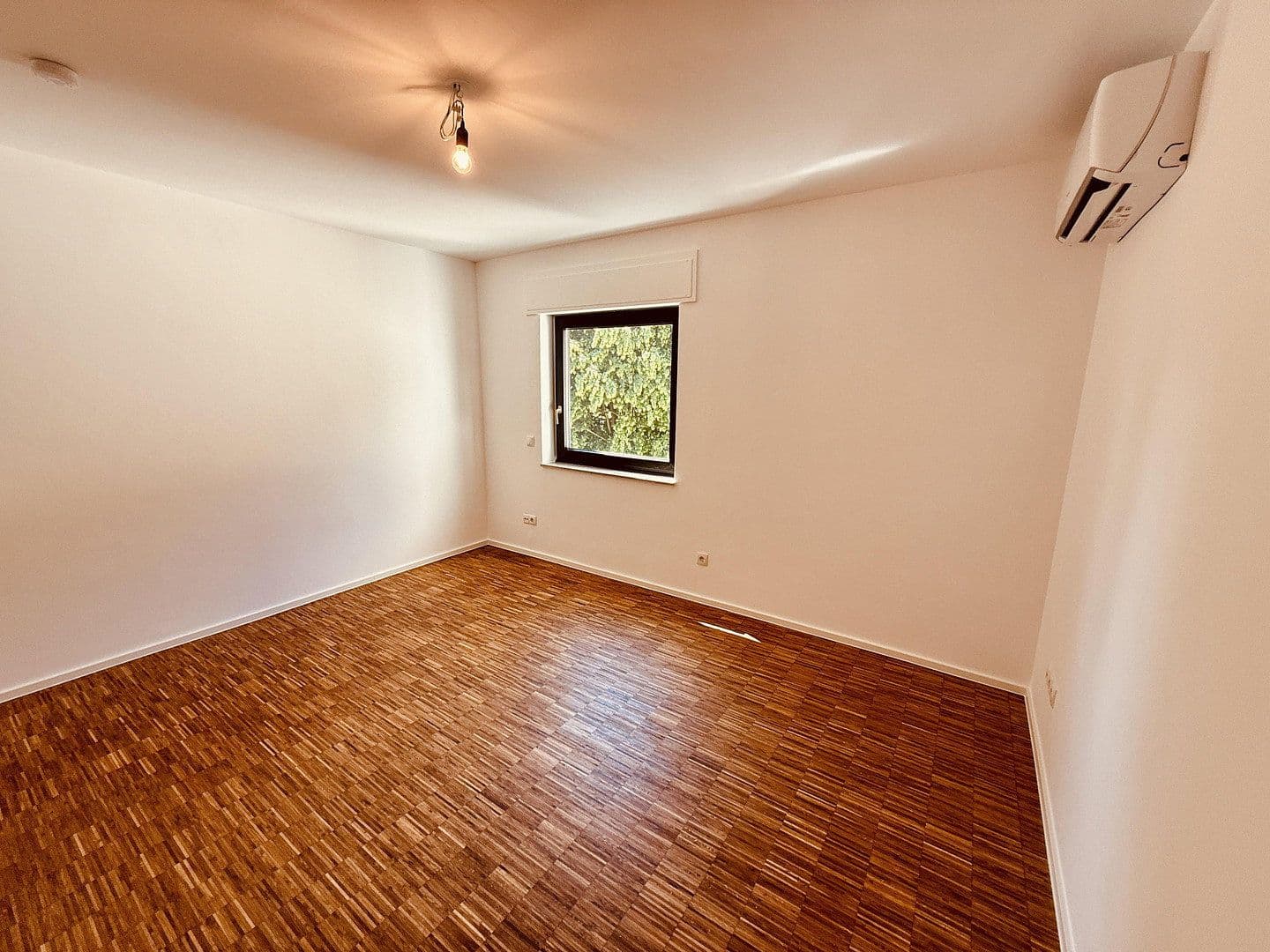 Prenájom bytu 2-izbový 92 m², Arndtstraße 32-34, Köln, Severné Porýnie - Westfálsko Prenájom bytu 2-izbový 92 m², Arndtstraße 32-34, Köln, Severné Porýnie - Westfálsko