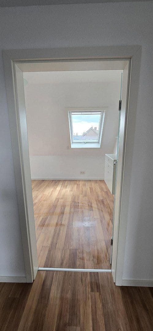Prenájom bytu 3-izbový 52 m², Stuttgart, Bádensko-Wurttembersko Prenájom bytu 3-izbový 52 m², Stuttgart, Bádensko-Wurttembersko