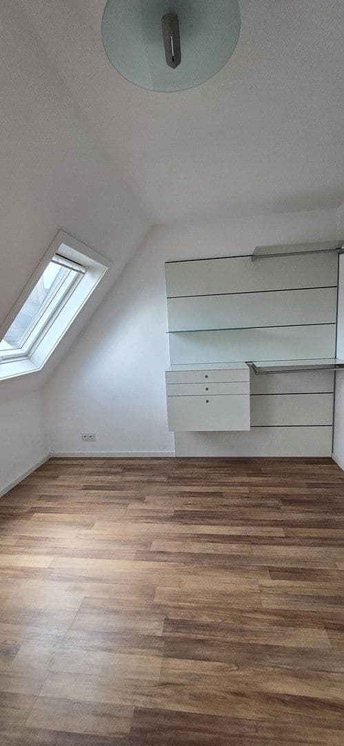Prenájom bytu 3-izbový 52 m², Stuttgart, Bádensko-Wurttembersko Prenájom bytu 3-izbový 52 m², Stuttgart, Bádensko-Wurttembersko