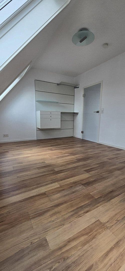 Prenájom bytu 3-izbový 52 m², Stuttgart, Bádensko-Wurttembersko Prenájom bytu 3-izbový 52 m², Stuttgart, Bádensko-Wurttembersko
