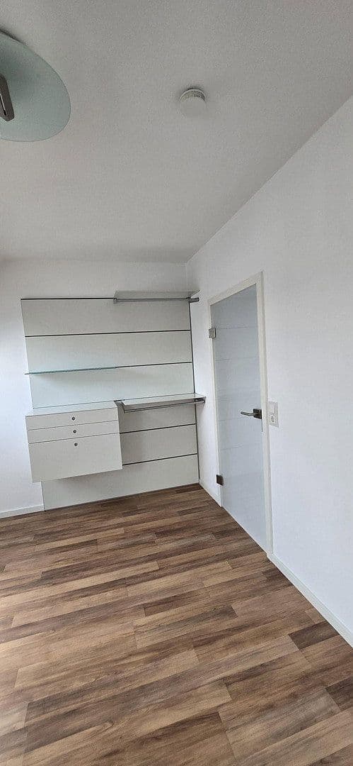 Prenájom bytu 3-izbový 52 m², Stuttgart, Bádensko-Wurttembersko Prenájom bytu 3-izbový 52 m², Stuttgart, Bádensko-Wurttembersko