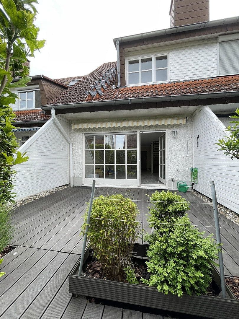 Prenájom domu 149 m², pozemok 56 m², Wiesbaden, Hesensko Prenájom domu 149 m², pozemok 56 m², Wiesbaden, Hesensko