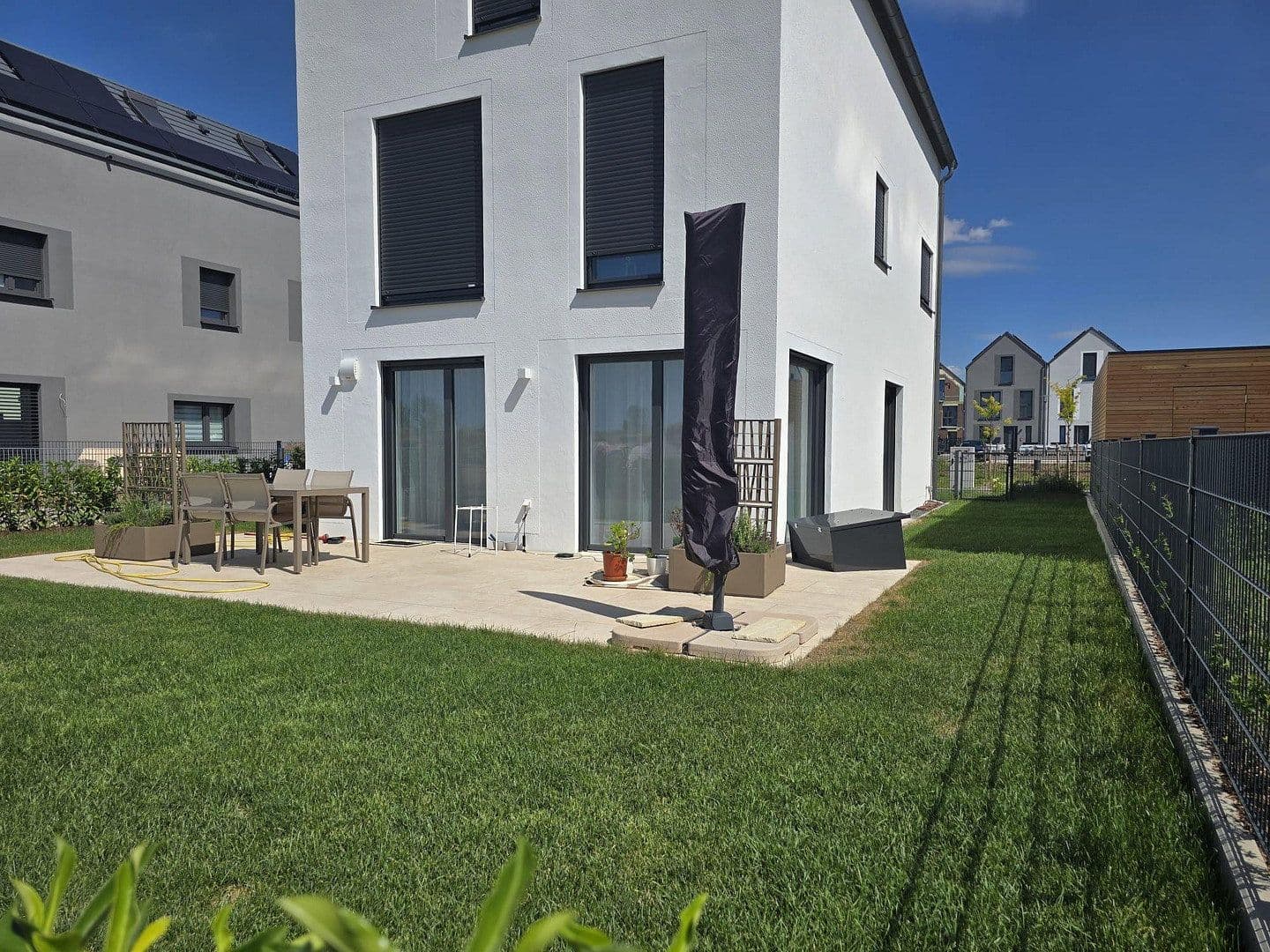 Prenájom domu 149 m², pozemok 317 m², Lerchenfelder Hof, Köfering, Bavorsko Prenájom domu 149 m², pozemok 317 m², Lerchenfelder Hof, Köfering, Bavorsko