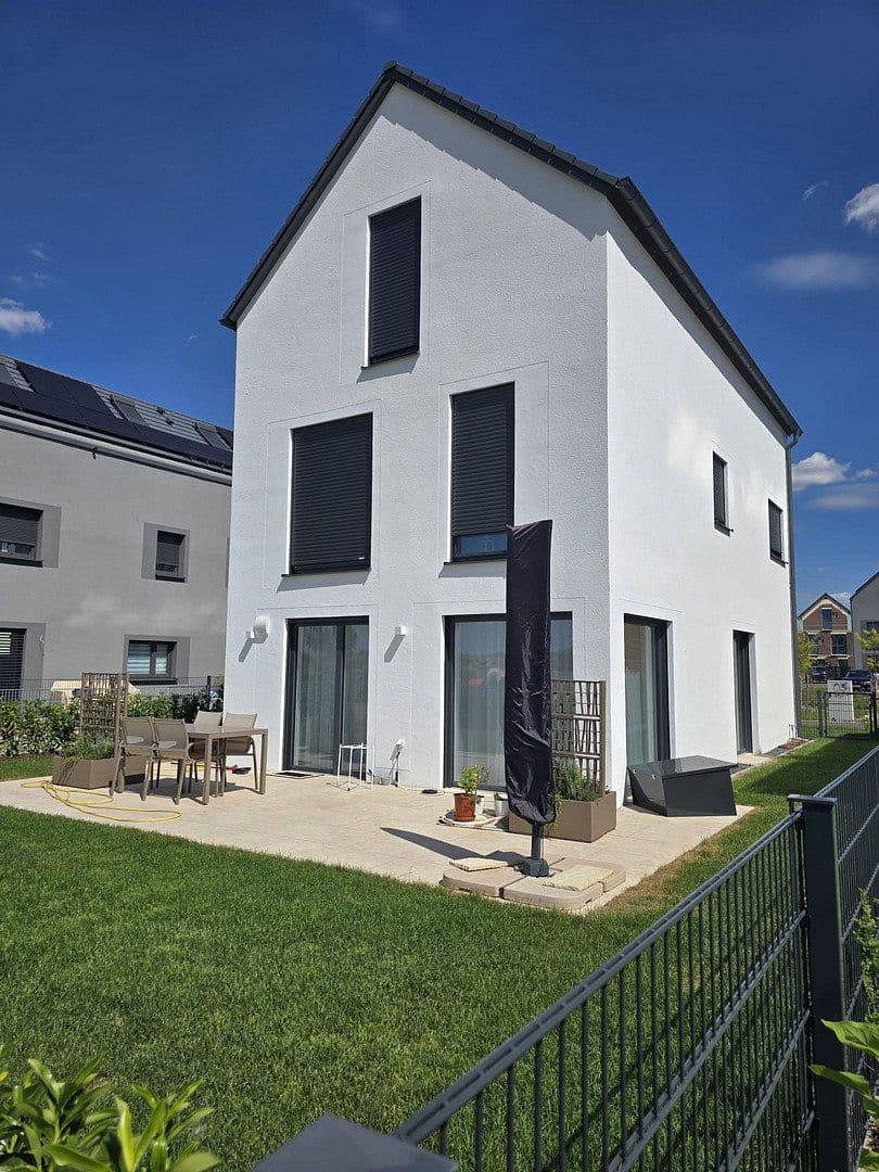 Prenájom domu 149 m², pozemok 317 m², Lerchenfelder Hof, Köfering, Bavorsko Prenájom domu 149 m², pozemok 317 m², Lerchenfelder Hof, Köfering, Bavorsko