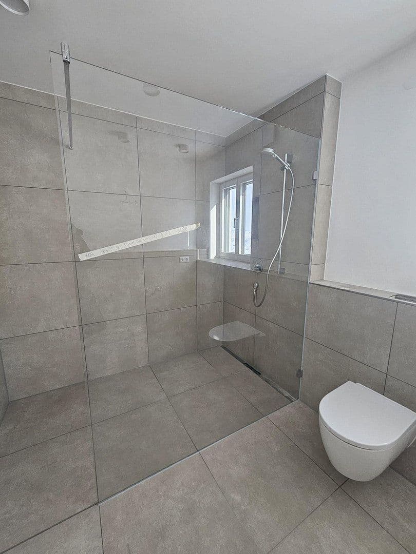 Prenájom domu 149 m², pozemok 317 m², Lerchenfelder Hof, Köfering, Bavorsko Prenájom domu 149 m², pozemok 317 m², Lerchenfelder Hof, Köfering, Bavorsko
