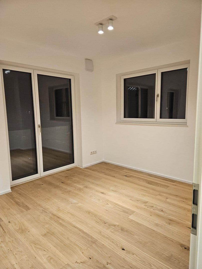Prenájom domu 149 m², pozemok 317 m², Lerchenfelder Hof, Köfering, Bavorsko Prenájom domu 149 m², pozemok 317 m², Lerchenfelder Hof, Köfering, Bavorsko