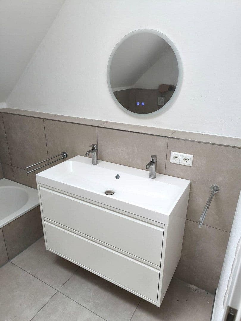 Prenájom domu 149 m², pozemok 317 m², Lerchenfelder Hof, Köfering, Bavorsko Prenájom domu 149 m², pozemok 317 m², Lerchenfelder Hof, Köfering, Bavorsko