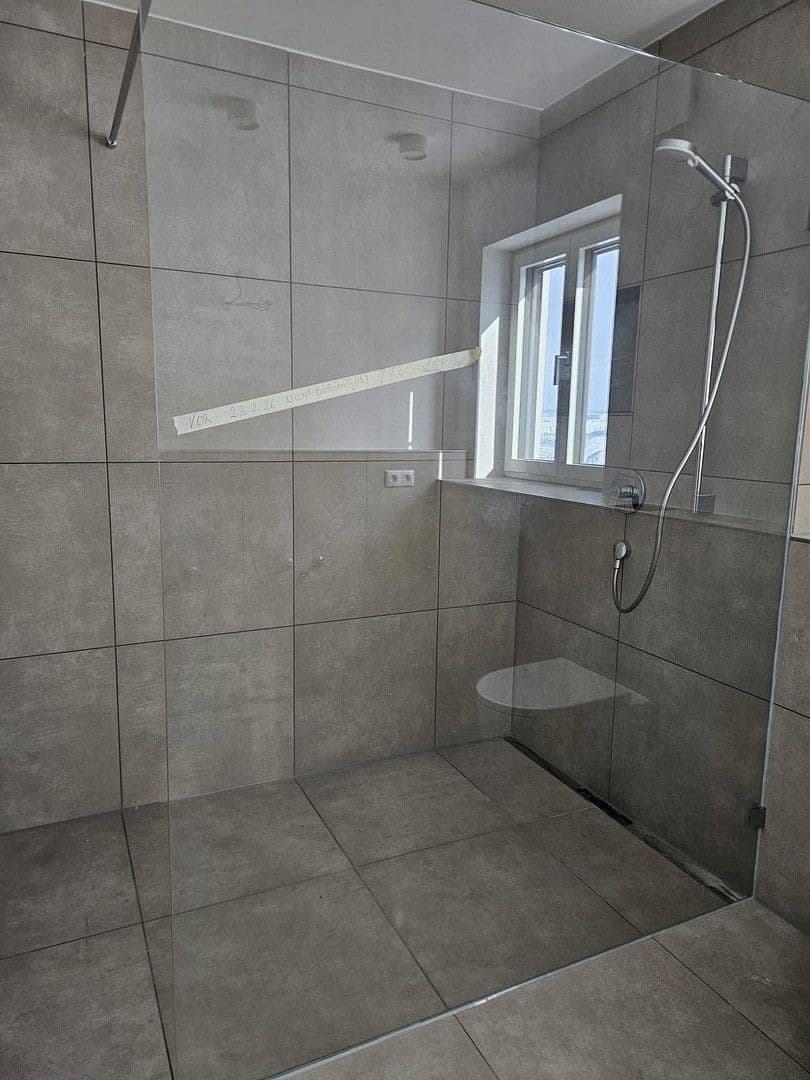 Prenájom domu 149 m², pozemok 317 m², Lerchenfelder Hof, Köfering, Bavorsko Prenájom domu 149 m², pozemok 317 m², Lerchenfelder Hof, Köfering, Bavorsko