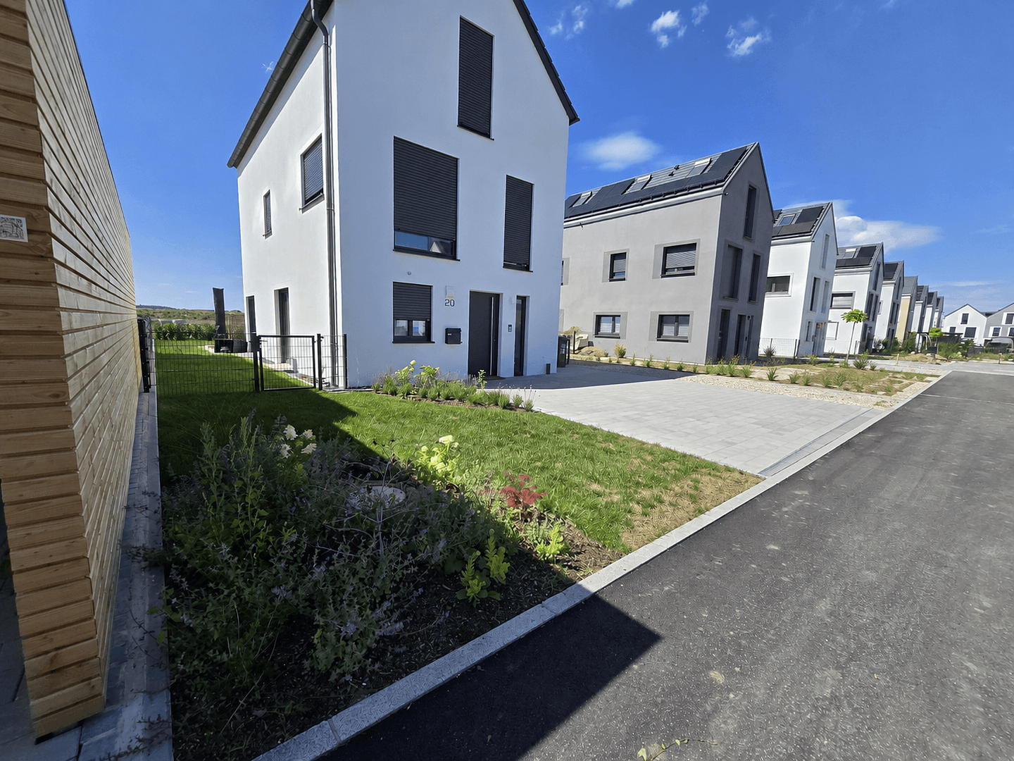 Prenájom domu 149 m², pozemok 317 m², Lerchenfelder Hof, Köfering, Bavorsko Prenájom domu 149 m², pozemok 317 m², Lerchenfelder Hof, Köfering, Bavorsko