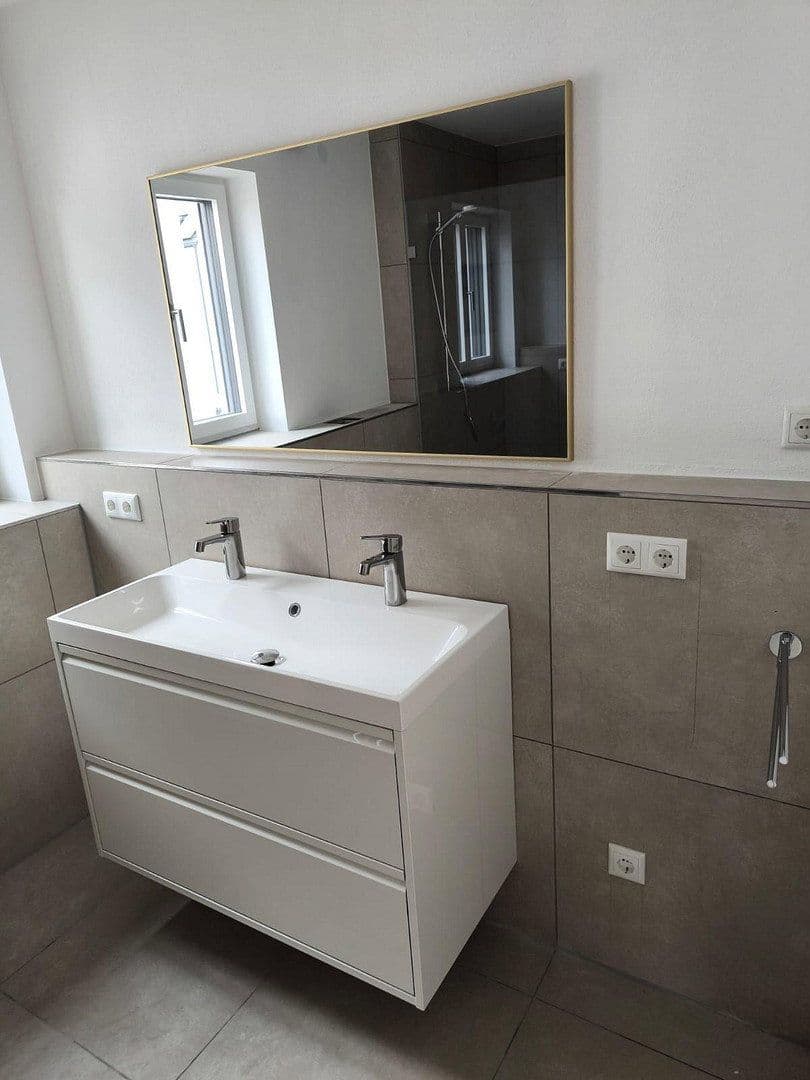 Prenájom domu 149 m², pozemok 317 m², Lerchenfelder Hof, Köfering, Bavorsko Prenájom domu 149 m², pozemok 317 m², Lerchenfelder Hof, Köfering, Bavorsko