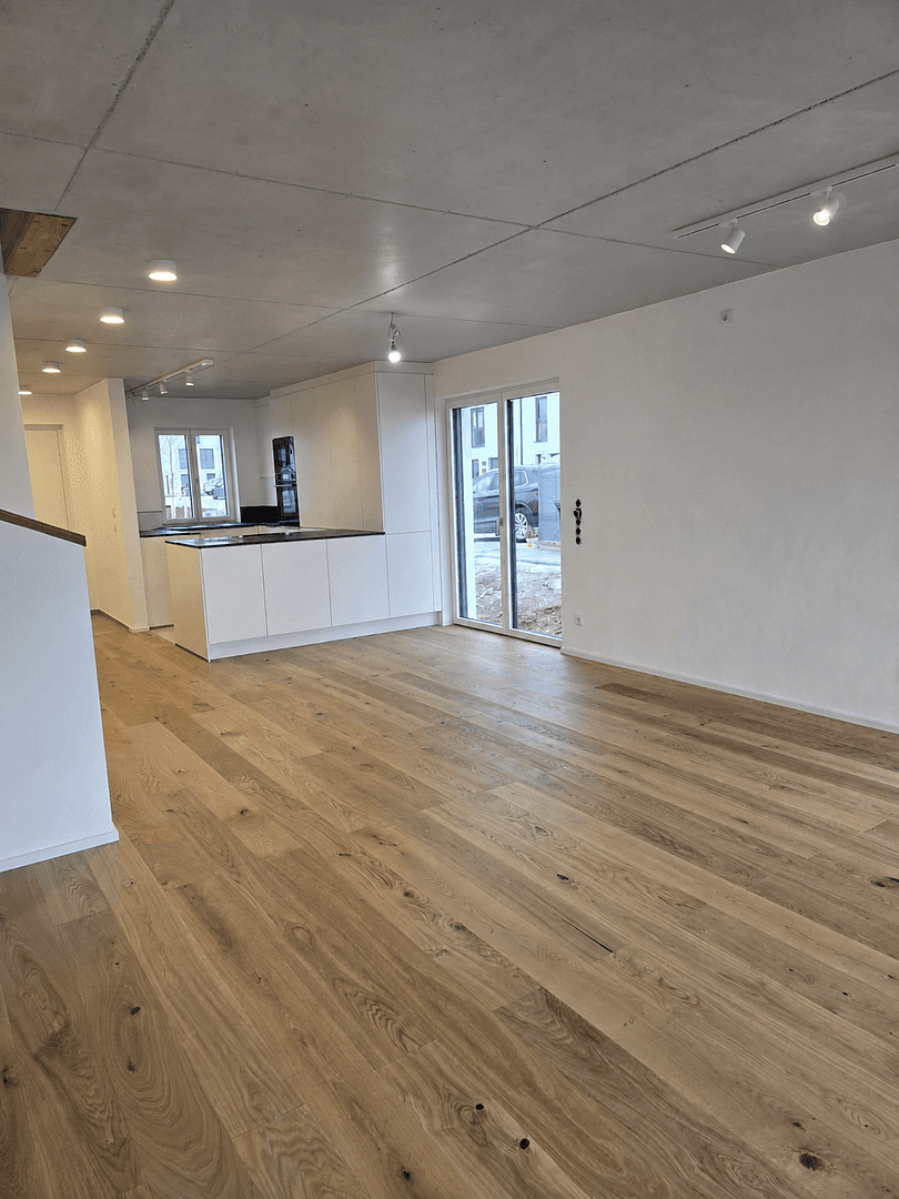 Prenájom domu 149 m², pozemok 317 m², Lerchenfelder Hof, Köfering, Bavorsko Prenájom domu 149 m², pozemok 317 m², Lerchenfelder Hof, Köfering, Bavorsko