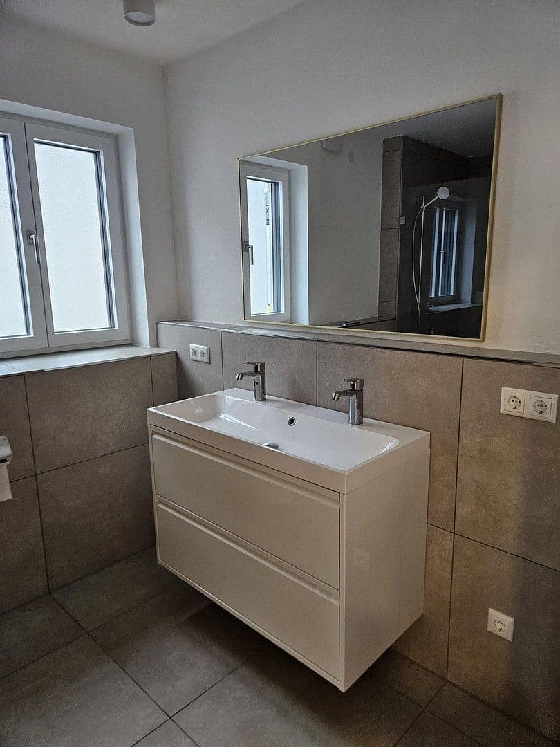 Prenájom domu 149 m², pozemok 317 m², Lerchenfelder Hof, Köfering, Bavorsko Prenájom domu 149 m², pozemok 317 m², Lerchenfelder Hof, Köfering, Bavorsko