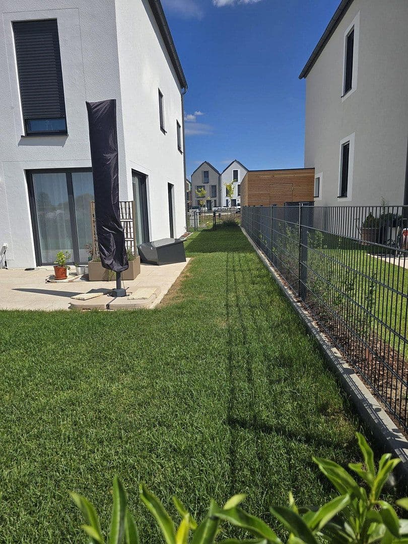 Prenájom domu 149 m², pozemok 317 m², Lerchenfelder Hof, Köfering, Bavorsko Prenájom domu 149 m², pozemok 317 m², Lerchenfelder Hof, Köfering, Bavorsko