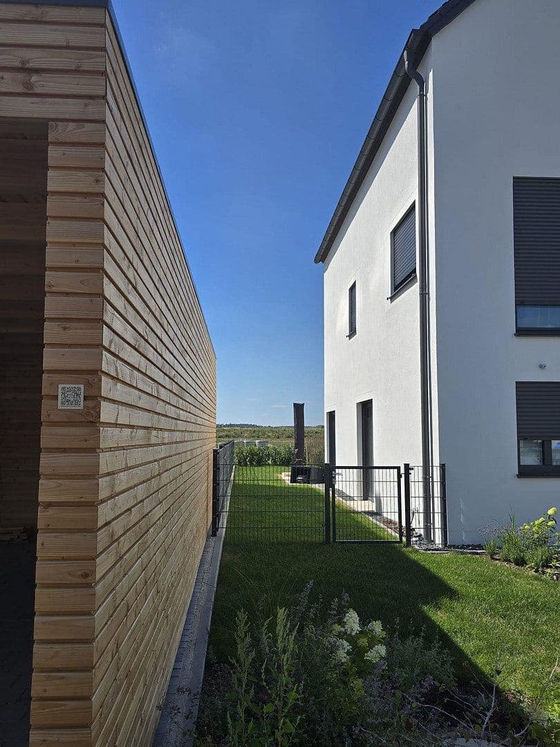 Prenájom domu 149 m², pozemok 317 m², Lerchenfelder Hof, Köfering, Bavorsko Prenájom domu 149 m², pozemok 317 m², Lerchenfelder Hof, Köfering, Bavorsko