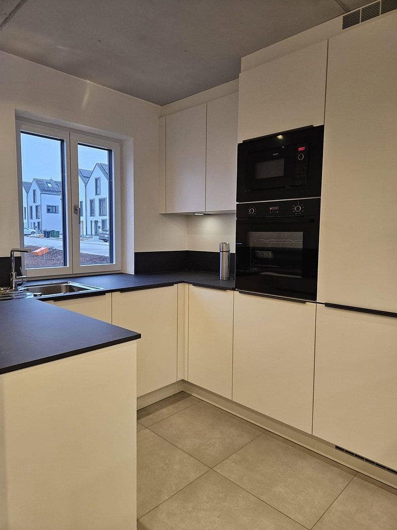 Prenájom domu 149 m², pozemok 317 m², Lerchenfelder Hof, Köfering, Bavorsko Prenájom domu 149 m², pozemok 317 m², Lerchenfelder Hof, Köfering, Bavorsko