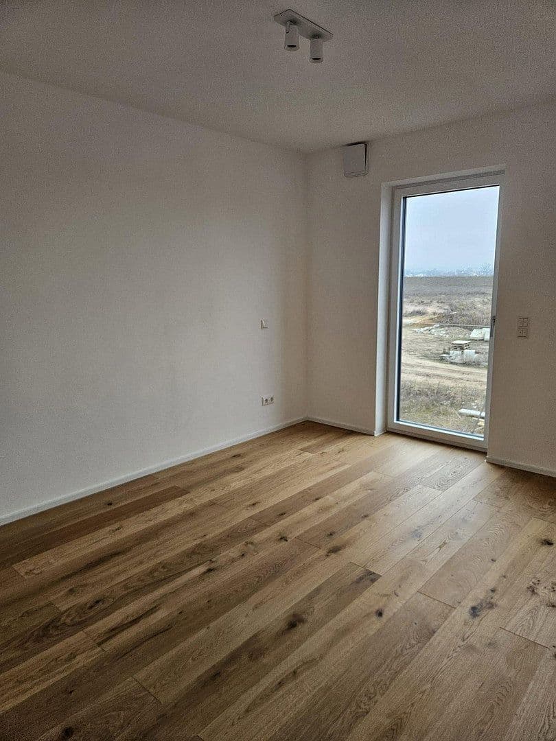 Prenájom domu 149 m², pozemok 317 m², Lerchenfelder Hof, Köfering, Bavorsko Prenájom domu 149 m², pozemok 317 m², Lerchenfelder Hof, Köfering, Bavorsko