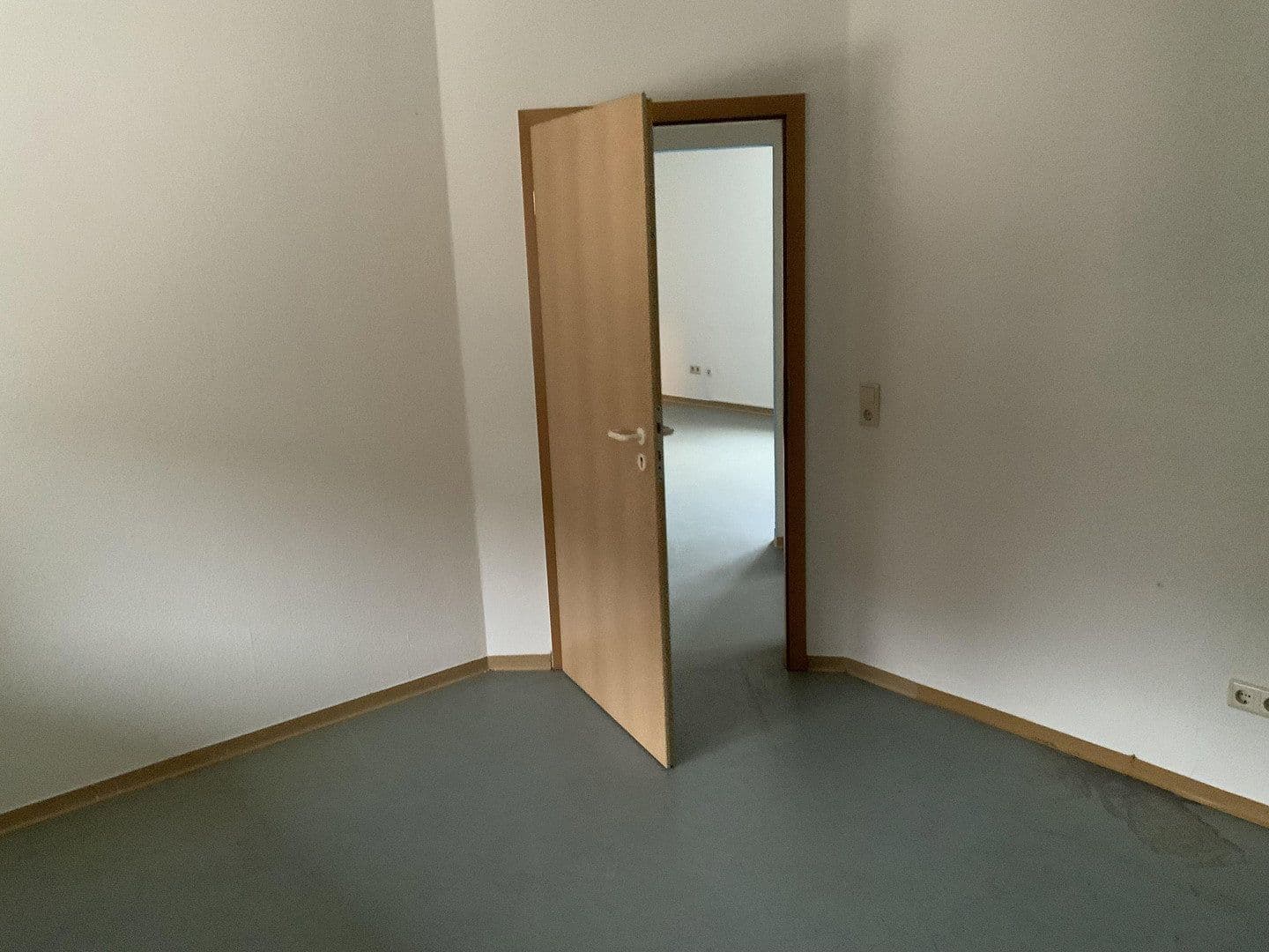 Prenájom domu 454 m², pozemok 959 m², Oberweiler-Tiefenbach, Porýnie-Falcko Prenájom domu 454 m², pozemok 959 m², Oberweiler-Tiefenbach, Porýnie-Falcko