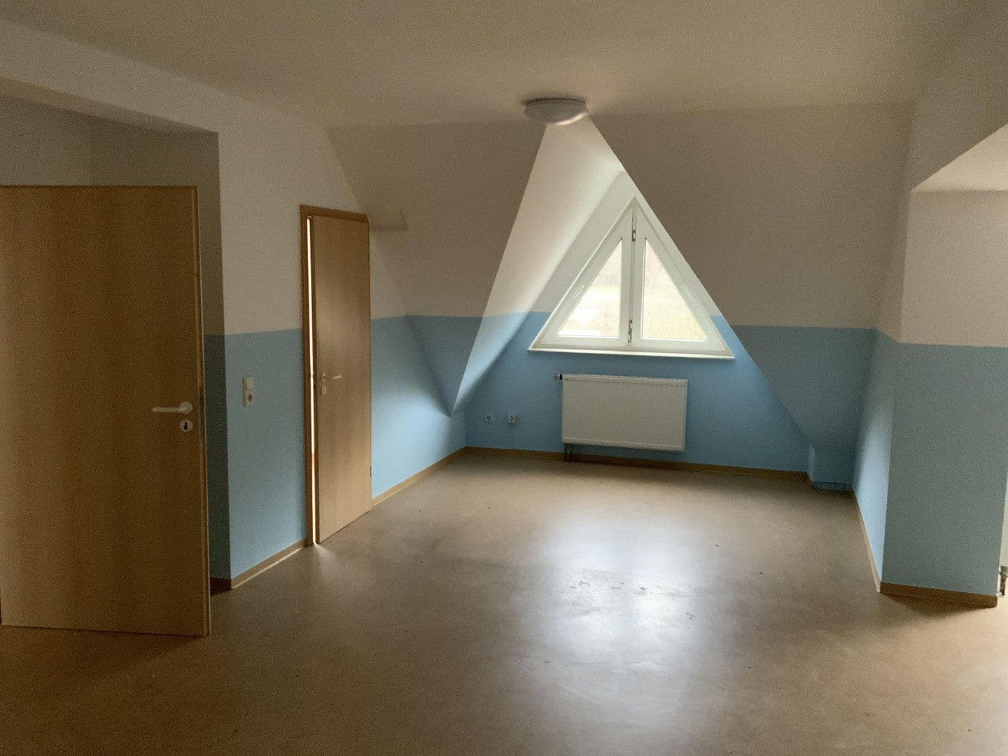 Prenájom domu 454 m², pozemok 959 m², Oberweiler-Tiefenbach, Porýnie-Falcko Prenájom domu 454 m², pozemok 959 m², Oberweiler-Tiefenbach, Porýnie-Falcko