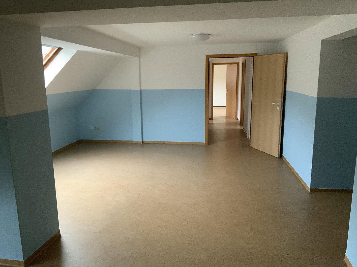 Prenájom domu 454 m², pozemok 959 m², Oberweiler-Tiefenbach, Porýnie-Falcko Prenájom domu 454 m², pozemok 959 m², Oberweiler-Tiefenbach, Porýnie-Falcko