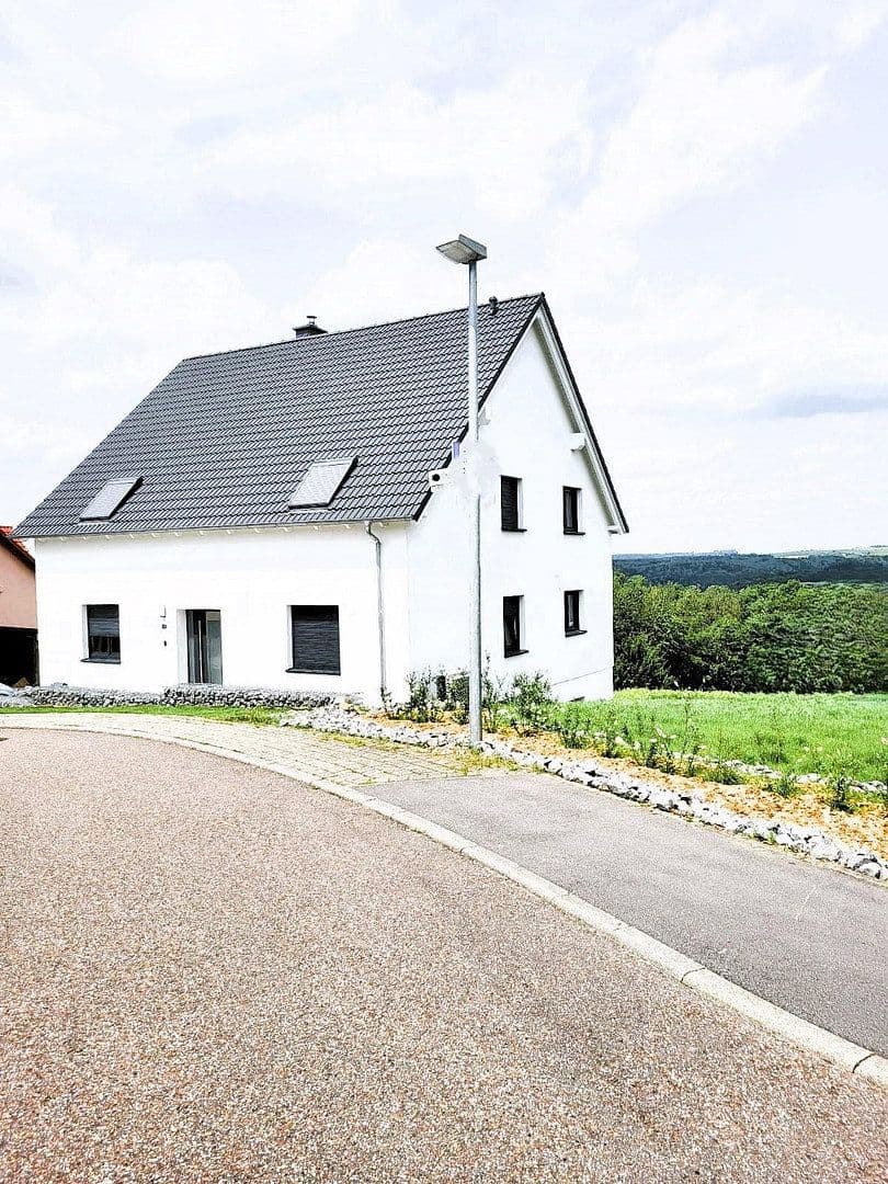 Predaj domu 274 m², pozemok 629 m², Niedernhall, Bádensko-Wurttembersko Predaj domu 274 m², pozemok 629 m², Niedernhall, Bádensko-Wurttembersko
