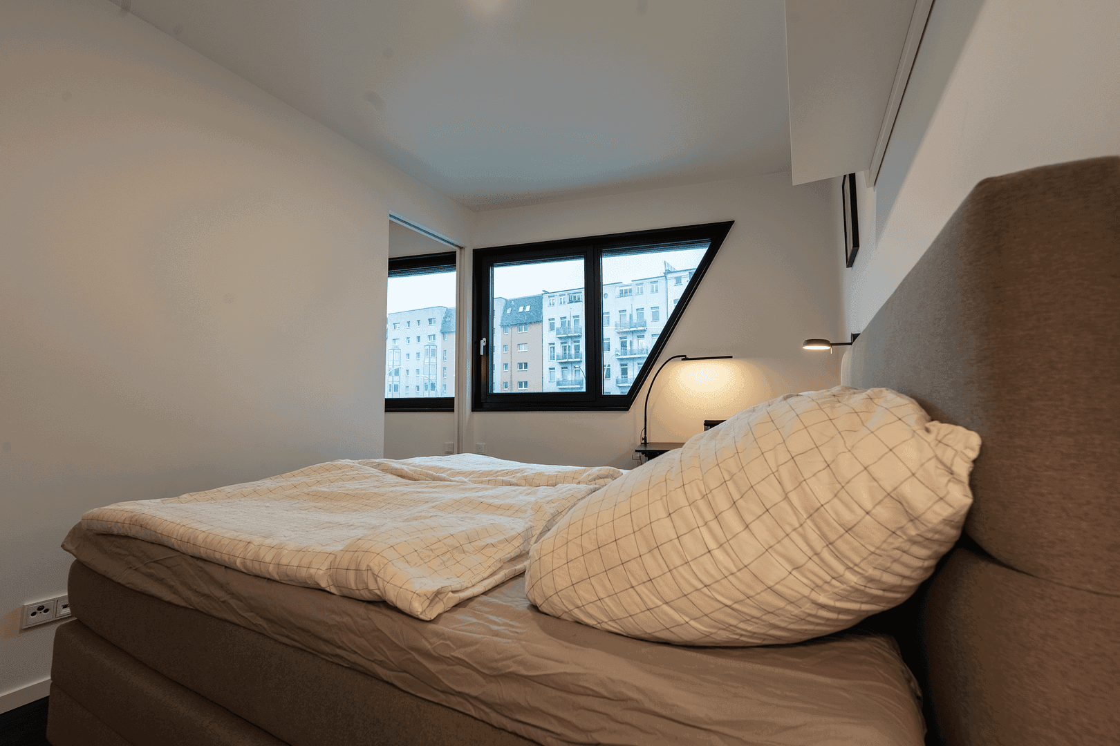 Prenájom bytu 2-izbový 44 m², Stralauer Allee 13a, Berlin, Berlín Prenájom bytu 2-izbový 44 m², Stralauer Allee 13a, Berlin, Berlín