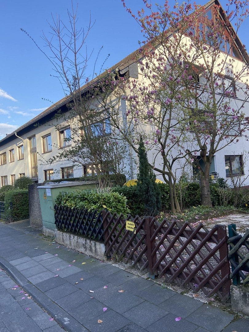 Prenájom bytu 2-izbový 74 m², Nesselroder str 4-6, Bonn, Severné Porýnie - Westfálsko Prenájom bytu 2-izbový 74 m², Nesselroder str 4-6, Bonn, Severné Porýnie - Westfálsko