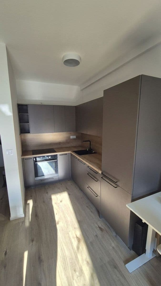 Prenájom bytu 2-izbový 43 m², Osadní, Praha, Praha Prenájom bytu 2-izbový 43 m², Osadní, Praha, Praha