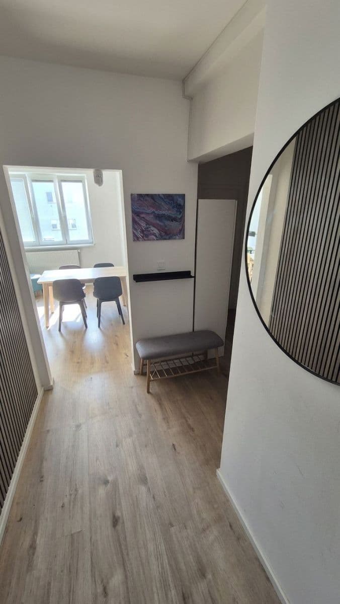 Prenájom bytu 2-izbový 43 m², Osadní, Praha, Praha Prenájom bytu 2-izbový 43 m², Osadní, Praha, Praha