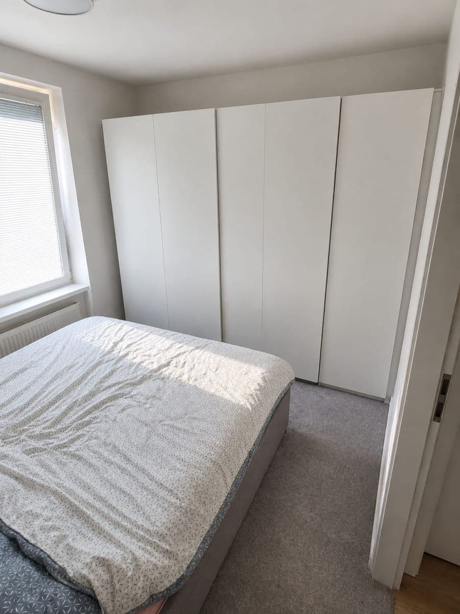 Prenájom bytu 2-izbový 43 m², Osadní, Praha, Praha Prenájom bytu 2-izbový 43 m², Osadní, Praha, Praha