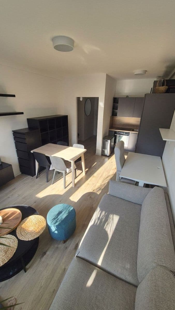 Prenájom bytu 2-izbový 43 m², Osadní, Praha, Praha Prenájom bytu 2-izbový 43 m², Osadní, Praha, Praha