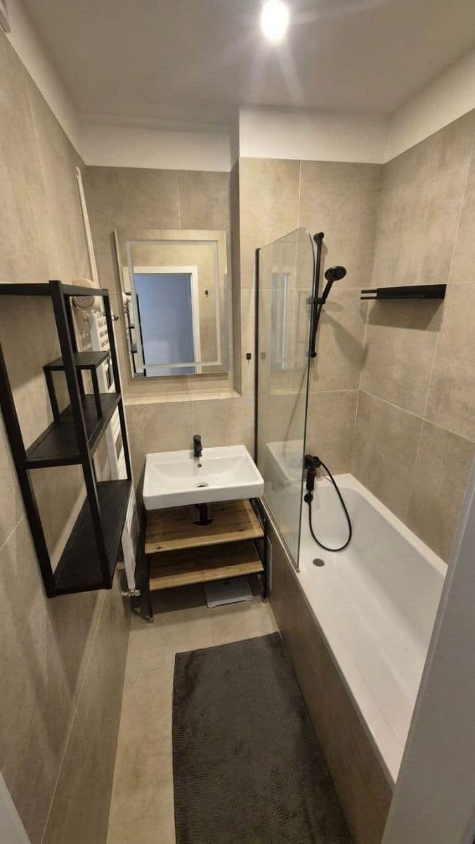 Prenájom bytu 2-izbový 43 m², Osadní, Praha, Praha Prenájom bytu 2-izbový 43 m², Osadní, Praha, Praha