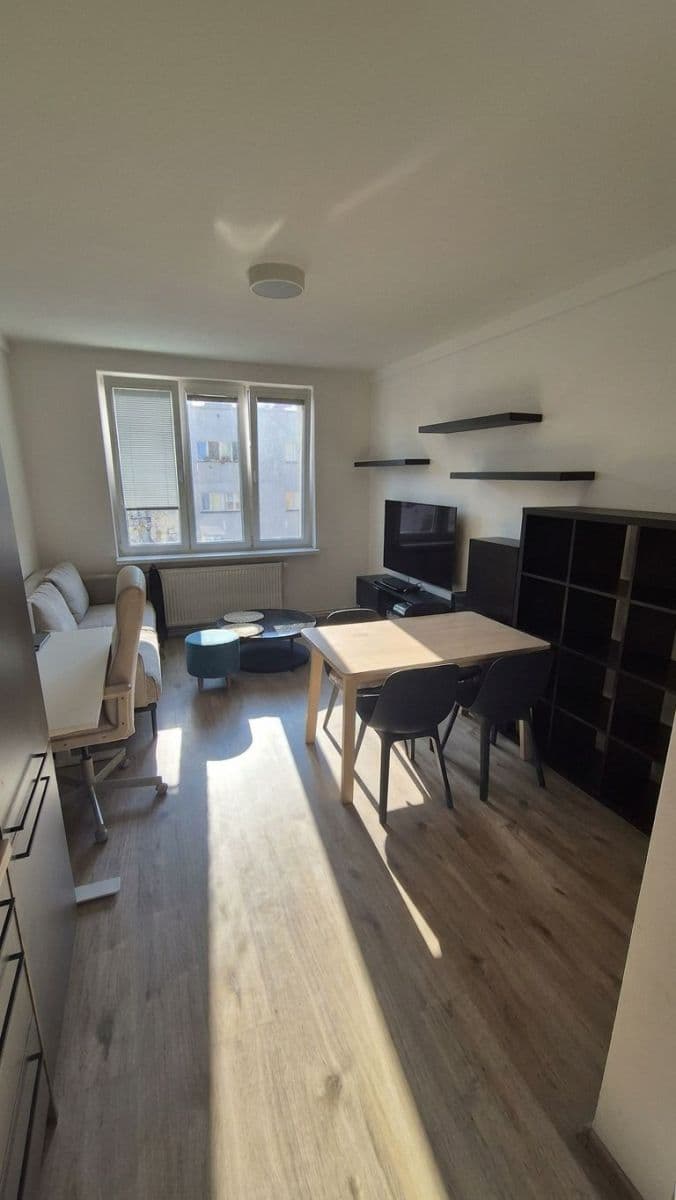 Prenájom bytu 2-izbový 43 m², Osadní, Praha, Praha Prenájom bytu 2-izbový 43 m², Osadní, Praha, Praha