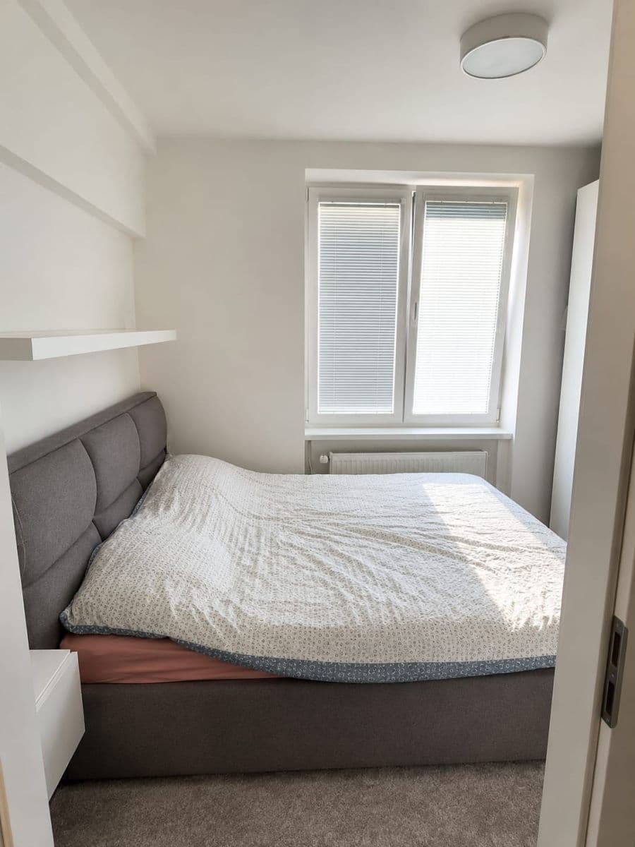 Prenájom bytu 2-izbový 43 m², Osadní, Praha, Praha Prenájom bytu 2-izbový 43 m², Osadní, Praha, Praha