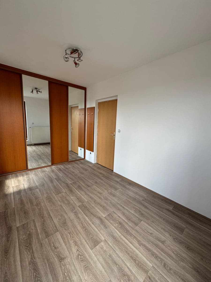 Prenájom bytu 4-izbový 149 m², Nad Paloučkem, Beroun, Středočeský kraj Prenájom bytu 4-izbový 149 m², Nad Paloučkem, Beroun, Středočeský kraj