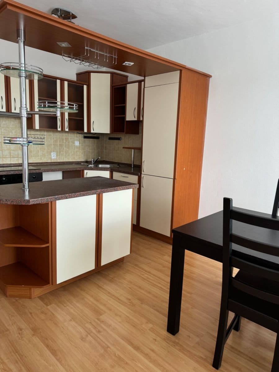 Prenájom bytu 4-izbový 149 m², Nad Paloučkem, Beroun, Středočeský kraj Prenájom bytu 4-izbový 149 m², Nad Paloučkem, Beroun, Středočeský kraj